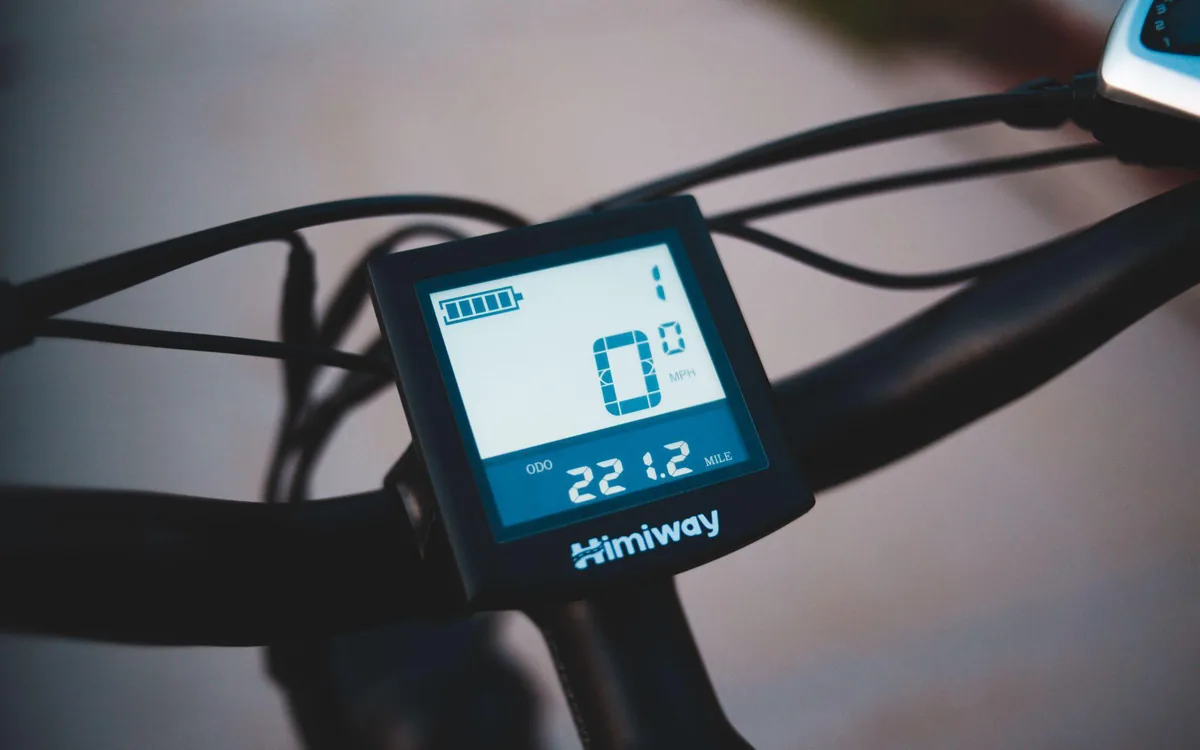 Close-up of an e-bike handlebar display showing speed and battery level